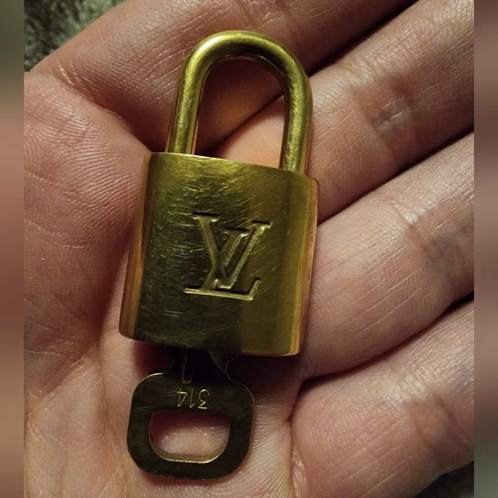 LV lock and key EUC